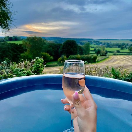 Romantic Nature Retreat, Luxury Glamping & Stargazing Views - Dragonfly Shepherd Hut Yarpole Bagian luar foto